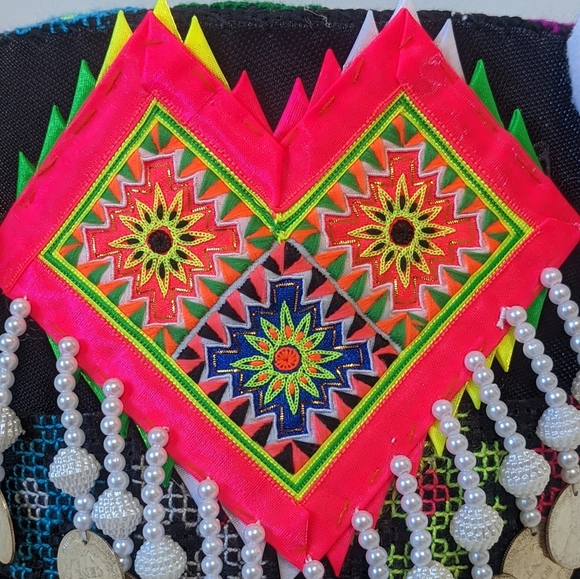 Hmong PNM pom pom hat - Picture 3 of 11